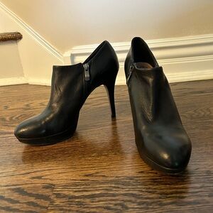 Vince Camuto 9.5 DIRA Black Leather
Platform Stiletto Ankle Bootie